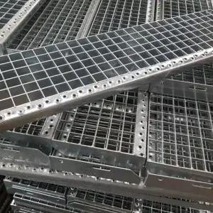 Verzinkte traptreden, Type N 103, afmeting 1000x230 mm