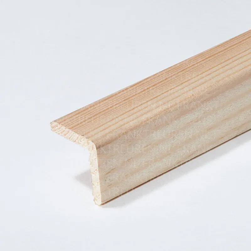 *Hoeklat grenen 18x18mm
